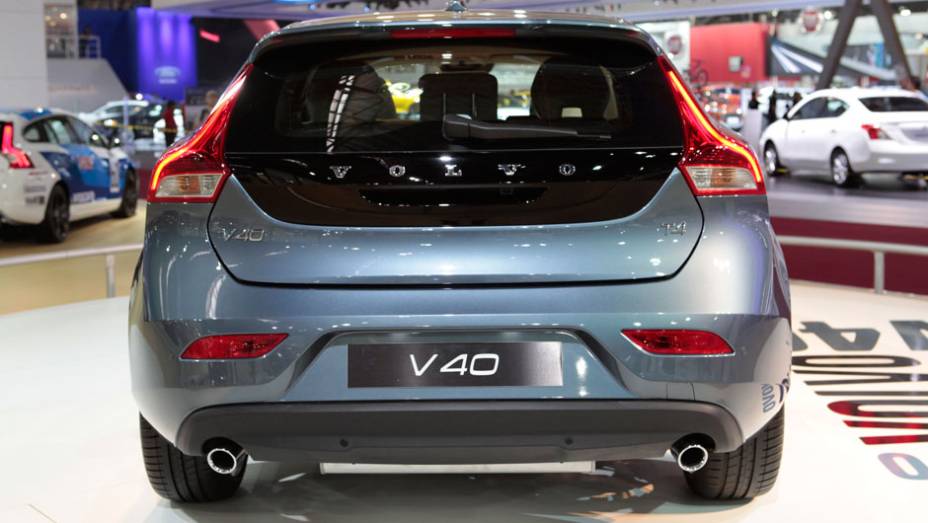 Sendo emocionais: o V40 é um carro bem bonito | <a href="https://beta-develop.quatrorodas.abril.com.br/salao-do-automovel/2012/carros/v40-703905.shtml" rel="migration">Leia mais</a>