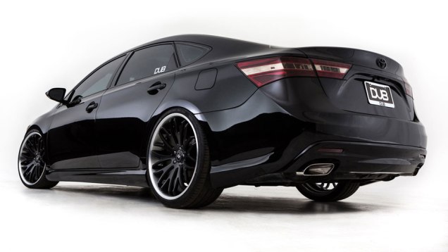 Vers&atilde;o DUB do Toyota Avalon