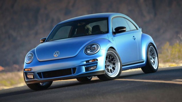 A Volkswagen participa do SEMA com diversas unidades especiais do no Fusca. Entre eles, est&aacute; o APR-VWvortex Beetle Turbo, modelo com tra&ccedil;&atilde;o integral, motor de 500 cv, al&eacute;m de novos freios, suspens&atilde;o, pintura especial...