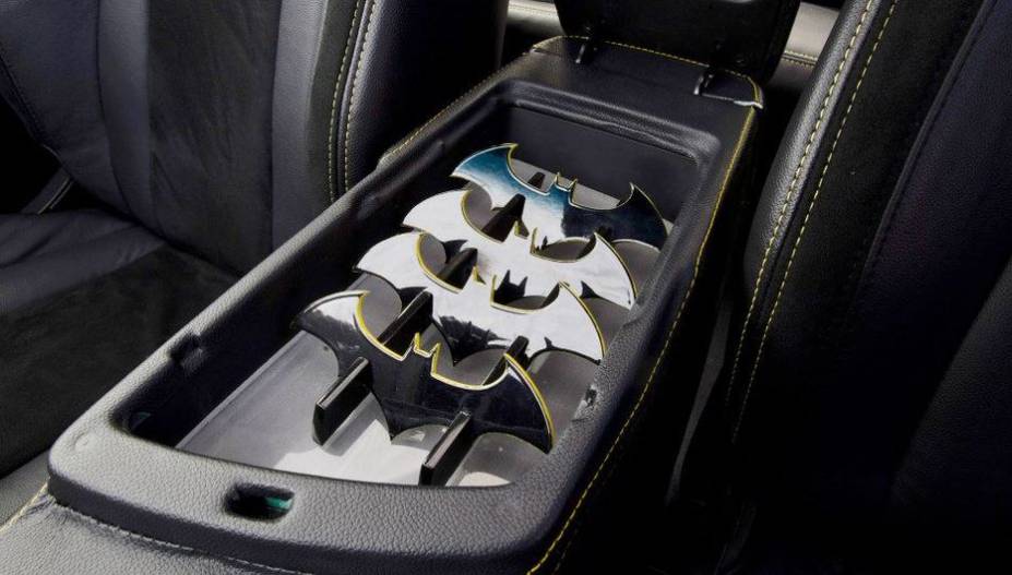 Os bandid&otilde;es ter&atilde;o vida dura com esse compartimento! | <a href="https://beta-develop.quatrorodas.abril.com.br/noticias/entretenimento/kia-mostra-cinco-carros-super-herois-713665.shtml" rel="migration">Leia mais</a>