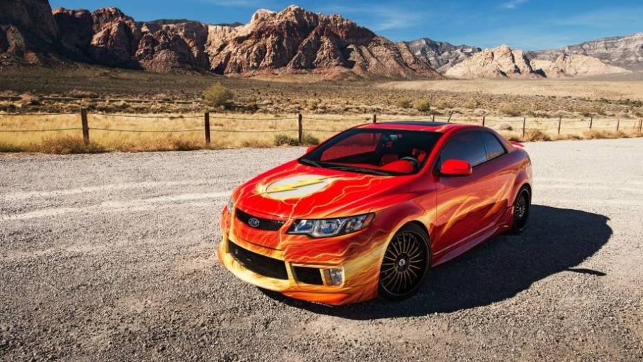 Com o Flash dirigindo este Forte Koup, possivelmente voc&ecirc; nem conseguir&aacute; v&ecirc;-lo... | <a href="https://beta-develop.quatrorodas.abril.com.br/noticias/entretenimento/kia-mostra-cinco-carros-super-herois-713665.shtml" rel="migration">Leia mais</a>