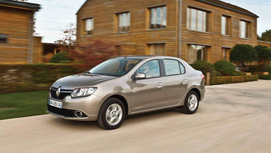 Em rela&ccedil;&atilde;o ao Logan, o novo Symbol ganhou a dianteira que caracteriza os modelos mais recentes da Renault | <a href="https://beta-develop.quatrorodas.abril.com.br/noticias/fabricantes/novo-renault-symbol-copia-logan-713806.shtml" rel="migration">Leia mais</a>