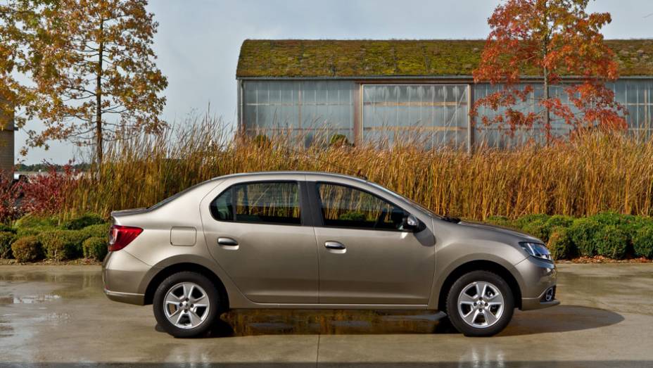 O estilo quadradão do antigo Logan ficou para trás. Ainda bem. | <a href="https://beta-develop.quatrorodas.abril.com.br/noticias/fabricantes/novo-renault-symbol-copia-logan-713806.shtml" rel="migration">Leia mais</a> O estilo quadradão do antigo Logan ficou para trás. Ainda bem. | <a href="https://beta-develop.quatrorodas.abril.com.br/noticias/fabricantes/novo-renault-symbol-copia-logan-713806.shtml" rel="migration">Leia mais</a>