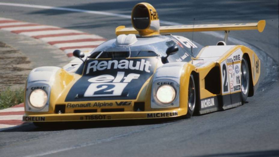 O modelo venceu a prova de endurance em 1978, guiado por Jean-Pierre Jaussaud e Didier Pironi | <a href="https://beta-develop.quatrorodas.abril.com.br/noticias/fabricantes/renault-caterham-produzirao-nova-linha-alpine-714806.shtml" rel="migration">Leia mais</a>