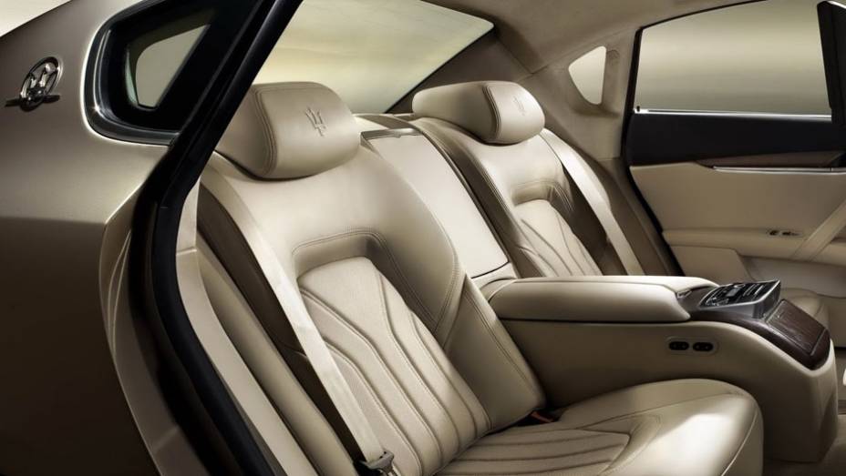 Maserati revela as primeiras imagens e informa&ccedil;&otilde;es do Quattroporte | <a href="https://beta-develop.quatrorodas.abril.com.br/noticias/mercado/maserati-revela-novo-quattroporte-715235.shtml" rel="migration">Leia mais</a>