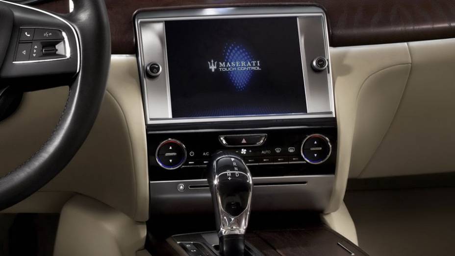 Maserati revela as primeiras imagens e informa&ccedil;&otilde;es do Quattroporte | <a href="https://beta-develop.quatrorodas.abril.com.br/noticias/mercado/maserati-revela-novo-quattroporte-715235.shtml" rel="migration">Leia mais</a>