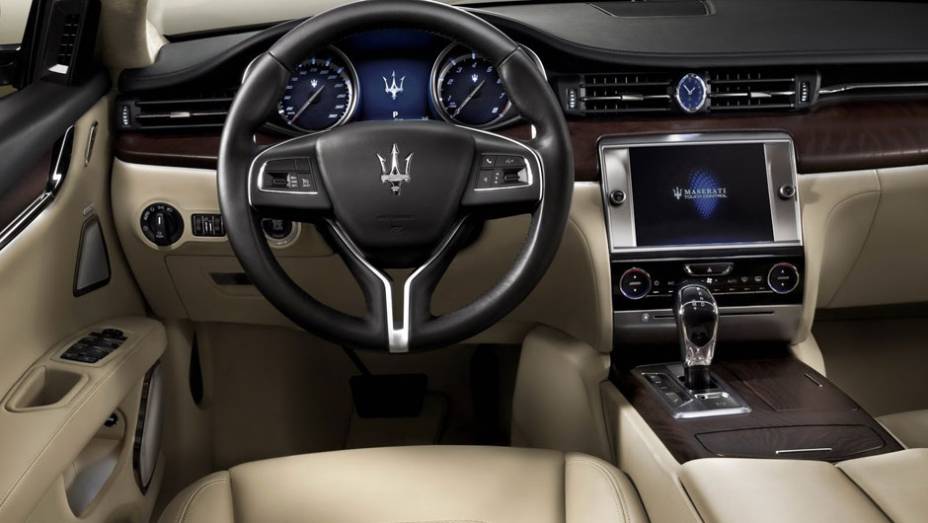 Maserati revela as primeiras imagens e informações do Quattroporte | <a href="https://beta-develop.quatrorodas.abril.com.br/noticias/mercado/maserati-revela-novo-quattroporte-715235.shtml" rel="migration">Leia mais</a>