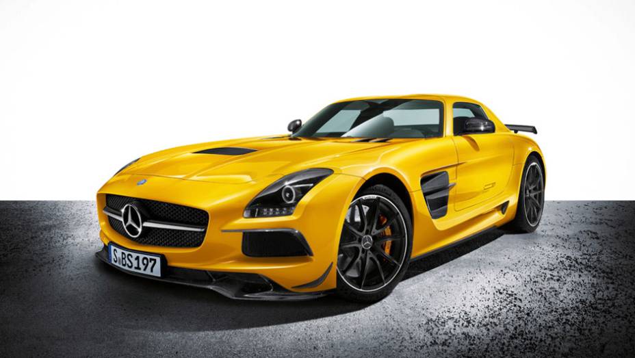 Modelo foi apresentado no Salão de Los Angeles e teve preço revelado| <a href="https://beta-develop.quatrorodas.abril.com.br/noticias/fabricantes/mercedes-revela-preco-sls-amg-black-series-735042.shtml" rel="migration">Leia mais</a>