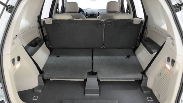 Capacidade do porta-malas pode chegar a quase 2.000 litros com os bancos rebatidos | <a href="https://beta-develop.quatrorodas.abril.com.br/carros/lancamentos/chevrolet-trailblazer-718248.shtml" target="_blank" rel="migration">Leia mais</a> Capacidade do porta-malas pode chegar a quase 2.000 litros com os bancos rebatidos | <a href="https://beta-develop.quatrorodas.abril.com.br/carros/lancamentos/chevrolet-trailblazer-718248.shtml" target="_blank" rel="migration">Leia mais</a>