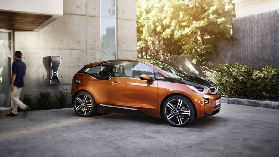 O modelo tem pequenas diferenças visuais em relação ao i3... | <a href="https://beta-develop.quatrorodas.abril.com.br/saloes/los-angeles/2012/bmw-i3-coupe-concept-724055.shtml" rel="migration">Leia mais</a>