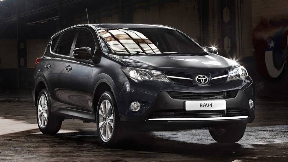 A Toyota divulgou as primeiras imagens oficiais da nova geração do RAV4 | <a href="https://beta-develop.quatrorodas.abril.com.br/saloes/los-angeles/2012/toyota-rav4-2013-724532.shtml" rel="migration">Leia mais</a>