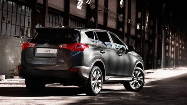 Pelo que se pode observar nas imagens, a Toyota modernizou o visual do RAV4 | <a href="https://beta-develop.quatrorodas.abril.com.br/saloes/los-angeles/2012/toyota-rav4-2013-724532.shtml" rel="migration">Leia mais</a> Pelo que se pode observar nas imagens, a Toyota modernizou o visual do RAV4 | <a href="https://beta-develop.quatrorodas.abril.com.br/saloes/los-angeles/2012/toyota-rav4-2013-724532.shtml" rel="migration">Leia mais</a>