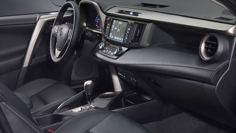 A transmissão é automática, de seis velocidades | <a href="https://beta-develop.quatrorodas.abril.com.br/saloes/los-angeles/2012/toyota-rav4-2013-724532.shtml" rel="migration">Leia mais</a> A transmissão é automática, de seis velocidades | <a href="https://beta-develop.quatrorodas.abril.com.br/saloes/los-angeles/2012/toyota-rav4-2013-724532.shtml" rel="migration">Leia mais</a>