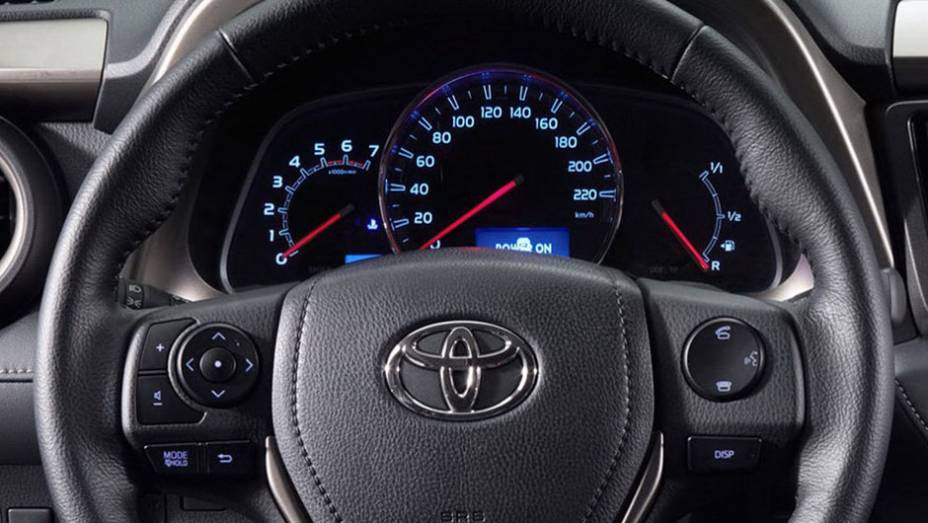 O RAV4 chegará renovado às concessionárias norte-americanas no início de 2013 | <a href="https://beta-develop.quatrorodas.abril.com.br/saloes/los-angeles/2012/toyota-rav4-2013-724532.shtml" rel="migration">Leia mais</a> O RAV4 chegará renovado às concessionárias norte-americanas no início de 2013 | <a href="https://beta-develop.quatrorodas.abril.com.br/saloes/los-angeles/2012/toyota-rav4-2013-724532.shtml" rel="migration">Leia mais</a>