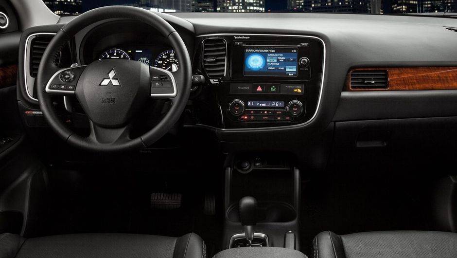 ...e 3.0 V6, com 240 cv (transmissão automática de seis velocidades) | <a href="https://beta-develop.quatrorodas.abril.com.br/carros/lancamentos/mitsubishi-outlander-751189.shtml" rel="migration">Leia mais</a>"> ...e 3.0 V6, com 240 cv (transmissão automática de seis velocidades) | <a href="https://beta-develop.quatrorodas.abril.com.br/carros/lancamentos/mitsubishi-outlander-751189.shtml" rel="migration">Leia mais</a>">