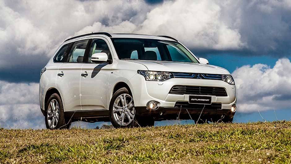 Versão GT tem tração integral e equipamentos de última geração | <a href="https://beta-develop.quatrorodas.abril.com.br/carros/lancamentos/mitsubishi-outlander-751189.shtml" rel="migration">Leia mais</a> Versão GT tem tração integral e equipamentos de última geração | <a href="https://beta-develop.quatrorodas.abril.com.br/carros/lancamentos/mitsubishi-outlander-751189.shtml" rel="migration">Leia mais</a>