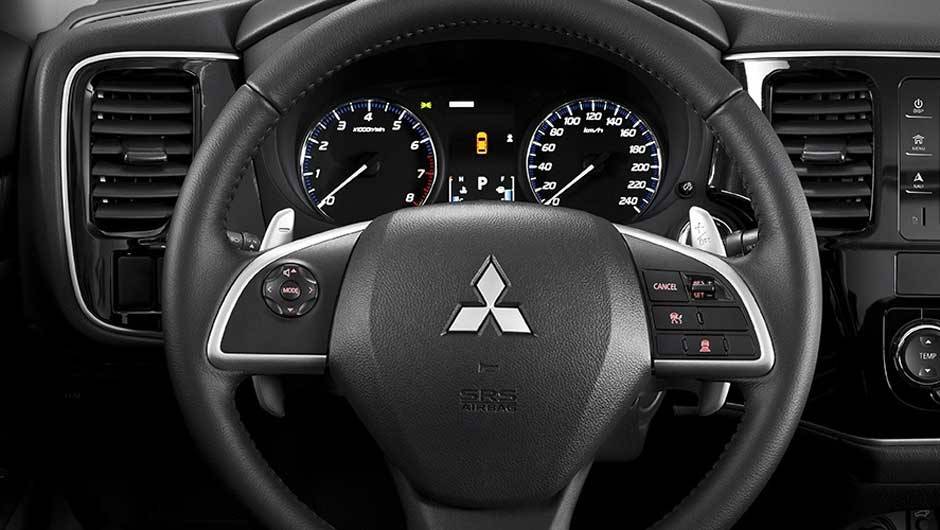 Painel de instrumentos tem visual limpo e oferece fácil leitura das informações | <a href="https://beta-develop.quatrorodas.abril.com.br/carros/lancamentos/mitsubishi-outlander-751189.shtml" rel="migration">Leia mais</a> Painel de instrumentos tem visual limpo e oferece fácil leitura das informações | <a href="https://beta-develop.quatrorodas.abril.com.br/carros/lancamentos/mitsubishi-outlander-751189.shtml" rel="migration">Leia mais</a>