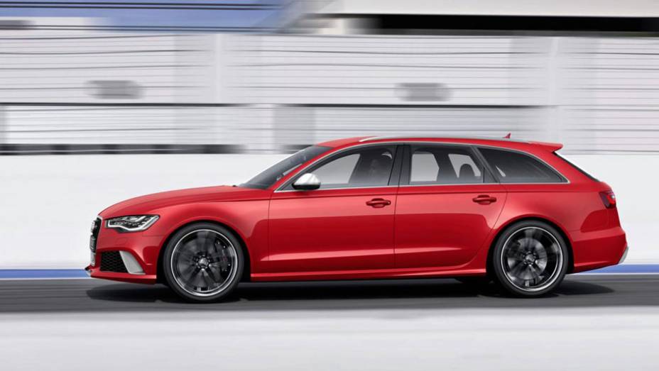 As saias laterais deixaram a RS6 Avant ainda mais próxima do chão | <a href="https://beta-develop.quatrorodas.abril.com.br/saloes/detroit/2013/audi-rs6-avant-730408.shtml" rel="migration">Leia mais</a>