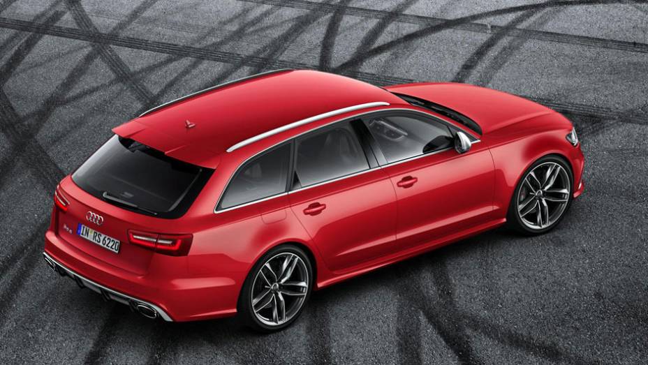 O estilo comportado da perua A6 ficou bastante agressivo depois de virar um modelo RS | <a href="%20https://beta-develop.quatrorodas.abril.com.br/saloes/detroit/2013/audi-rs6-avant-730408.shtml" rel="migration">Leia mais</a>