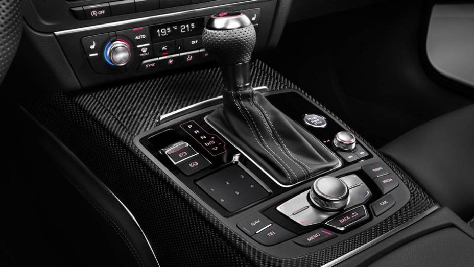 O câmbio automático de oito velocidades oferece a possibilidade de trocas sequenciais | <a href="%20https://beta-develop.quatrorodas.abril.com.br/saloes/detroit/2013/audi-rs6-avant-730408.shtml" rel="migration">Leia mais</a> O câmbio automático de oito velocidades oferece a possibilidade de trocas sequenciais | <a href="%20https://beta-develop.quatrorodas.abril.com.br/saloes/detroit/2013/audi-rs6-avant-730408.shtml" rel="migration">Leia mais</a>