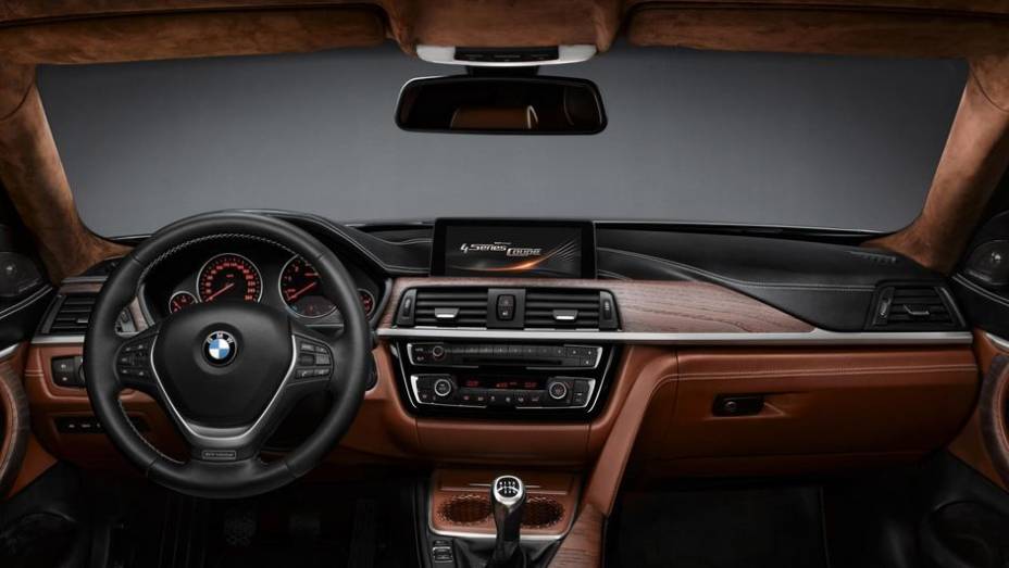 A montadora alem&atilde; tampouco revelou informa&ccedil;&otilde;es sobre a motoriza&ccedil;&atilde;o do modelo | <a href="https://beta-develop.quatrorodas.abril.com.br/saloes/detroit/2013/bmw-serie-4-coupe-concept-730364.shtml" rel="migration">Leia mais</a>