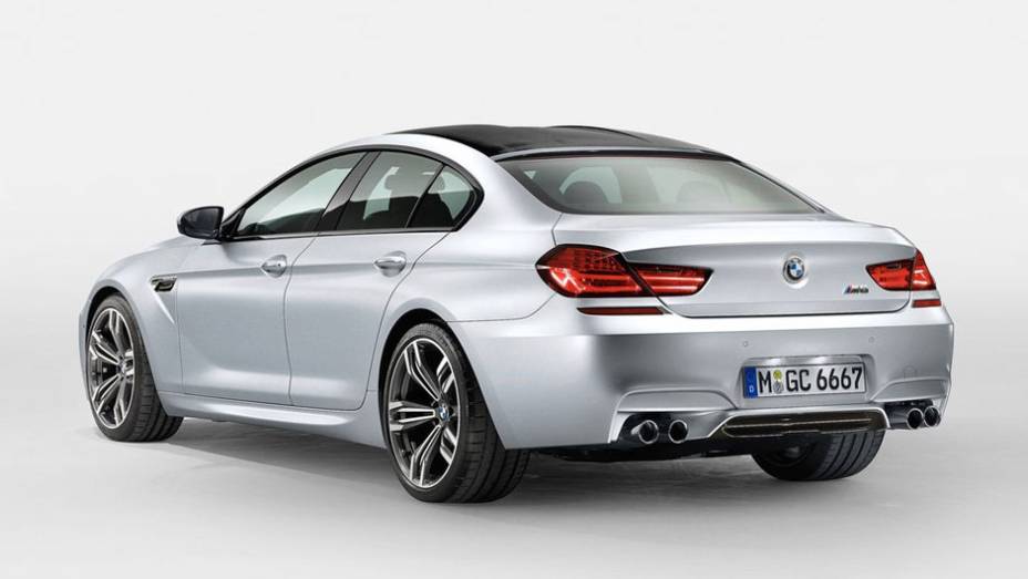 A roupagem esportiva caiu bem no cupê de quatro portas | <a href="https://beta-develop.quatrorodas.abril.com.br/saloes/detroit/2013/bmw-m6-gran-coupe-730380.shtml" rel="migration">Leia mais</a>