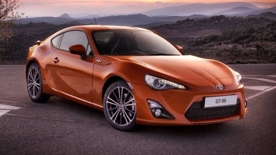 Único coupé esportivo da lista, o Toyota GT86 é a opção mais voltada para desempenho. | <a href="https://beta-develop.quatrorodas.abril.com.br/noticias/mercado/definidos-finalistas-carro-ano-2013-europa-728106.shtml" rel="migration">Leia mais</a>