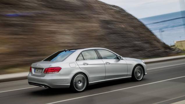 O pacote esportivo AMG deixa o Classe E com visual mais moderno | <a href="https://beta-develop.quatrorodas.abril.com.br/saloes/detroit/2013/mercedes-benz-classe-sedan-avant-730383.shtml" rel="migration">Leia mais</a> O pacote esportivo AMG deixa o Classe E com visual mais moderno | <a href="https://beta-develop.quatrorodas.abril.com.br/saloes/detroit/2013/mercedes-benz-classe-sedan-avant-730383.shtml" rel="migration">Leia mais</a>