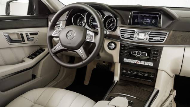 Requintado, o interior praticamente não sofreu modificações | <a href="https://beta-develop.quatrorodas.abril.com.br/saloes/detroit/2013/mercedes-benz-classe-sedan-avant-730383.shtml" rel="migration">Leia mais</a> Requintado, o interior praticamente não sofreu modificações | <a href="https://beta-develop.quatrorodas.abril.com.br/saloes/detroit/2013/mercedes-benz-classe-sedan-avant-730383.shtml" rel="migration">Leia mais</a>