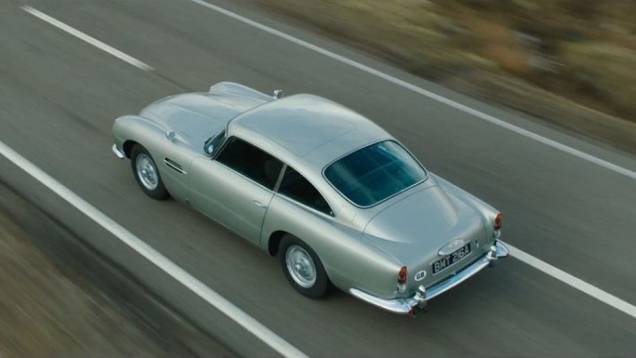 2012: Na mais recente produ&ccedil;&atilde;o, "007 - Skyfall", Bond volta &agrave;s origens. Nada mais natural que seu carro tamb&eacute;m remeta ao passado: Aston Martin DB5. | <a href="%20https://beta-develop.quatrorodas.abril.com.br/blogs/planeta-carro/2012/11/07/licenca-para-acelerar/" rel="migration">Leia mai</a>