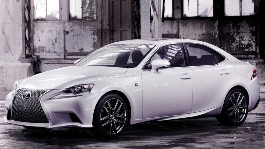 A Lexus divulgou as primeiras imagens oficiais do IS F-SPORT 2014 | <a href="https://beta-develop.quatrorodas.abril.com.br/saloes/detroit/2013/lexus-is-730482.shtml" rel="migration">Leia mais</a>