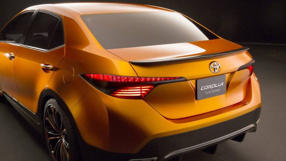 Ele deve ser o sucessor em termos de linhas e design visual do Corolla, modelo mais popular da marca | <a href="https://beta-develop.quatrorodas.abril.com.br/saloes/detroit/2013/toyota-furia-concept-730973.shtml" rel="migration">Leia mais</a>