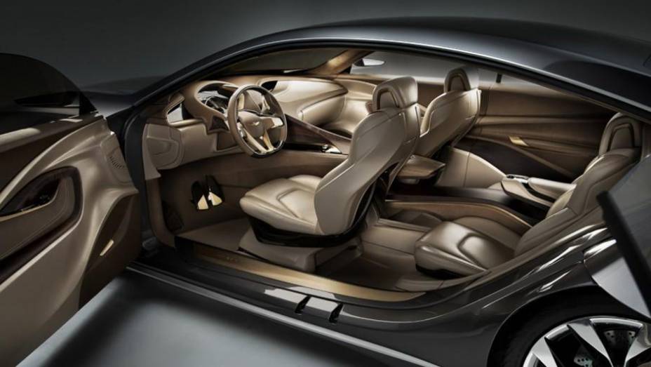 Por dentro, o modelo conta com um painel de instrumentos posicionado abaixo do volante | <a href="https://beta-develop.quatrorodas.abril.com.br/saloes/detroit/2013/hyundai-hcd-14-genesis-730952.shtml" rel="migration">Leia mais</a> Por dentro, o modelo conta com um painel de instrumentos posicionado abaixo do volante | <a href="https://beta-develop.quatrorodas.abril.com.br/saloes/detroit/2013/hyundai-hcd-14-genesis-730952.shtml" rel="migration">Leia mais</a>
