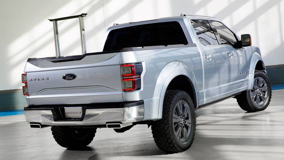 Modelo não ostenta linhas revolucionárias na carroceria e traseira | <a href="https://beta-develop.quatrorodas.abril.com.br/saloes/detroit/2013/ford-atlas-concept-731027.shtml" rel="migration">Leia mais</a>