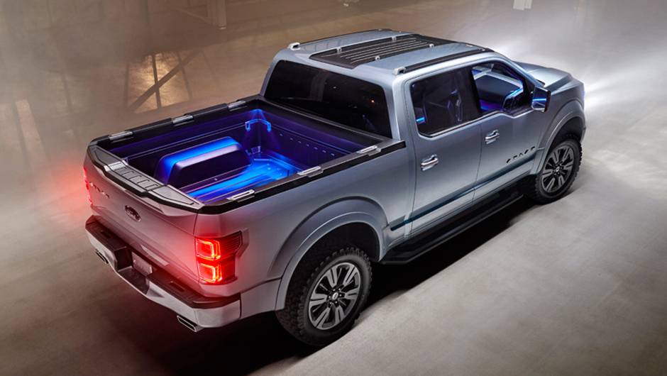 Al&eacute;m da ilumina&ccedil;&atilde;o azul, modelo conceitual oferece tomada de 110V na &aacute;rea de cargas, para utiliza&ccedil;&atilde;o de equipamentos el&eacute;tricos | <a href="%20https://beta-develop.quatrorodas.abril.com.br/saloes/detroit/2013/ford-atlas-concept-731027.shtml" rel="migration">Leia mais</a>
