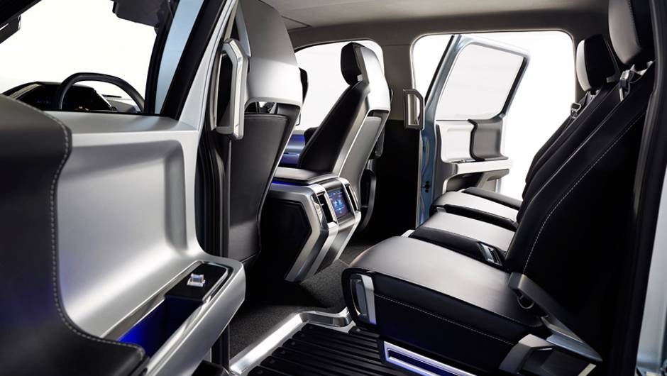 Assento traseiro tamb&eacute;m conta com sistema de entretenimento | <a href="https://beta-develop.quatrorodas.abril.com.br/saloes/detroit/2013/ford-atlas-concept-731027.shtml" rel="migration">Leia mais</a>