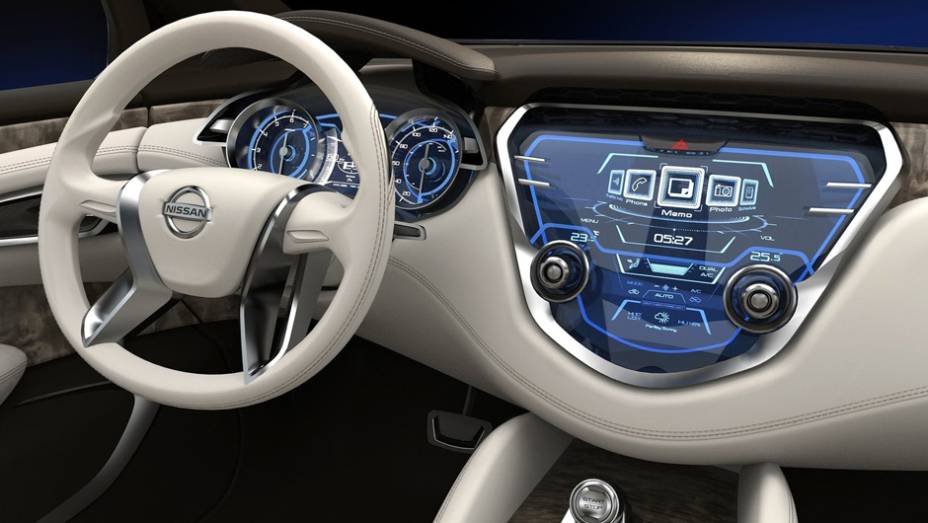 O painel utiliza tecnologia avançada, sensível ao toque, com aparência futurista | <a href="https://beta-develop.quatrorodas.abril.com.br/saloes/detroit/2013/nissan-resonance-concept-731025.shtml" rel="migration">Leia mais</a>