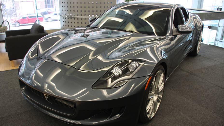 Modelo tem carroceria baseada no Fisker Karma | <a href="https://beta-develop.quatrorodas.abril.com.br/saloes/detroit/2013/vl-automotive-destino-730925.shtml" rel="migration">Leia mais</a>