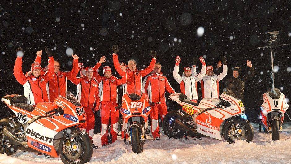 Pr&oacute;xima sess&atilde;o de testes ocorre entre 5 e 7 de fevereiro, em Sepang | <a href="https://beta-develop.quatrorodas.abril.com.br/moto/noticias/ducati-apresenta-desmosedici-gp13-731607.shtml" rel="migration">Leia mais</a>