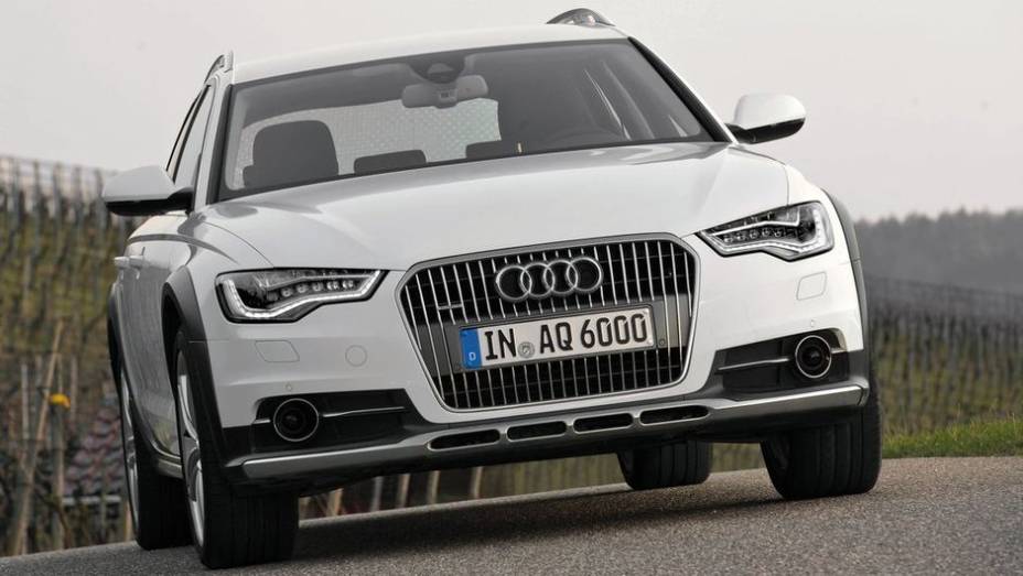 A marca inicia a venda da perua A6 Allroad quattro no País | <a href="https://beta-develop.quatrorodas.abril.com.br/noticias/fabricantes/audi-traz-novo-a6-allroad-quattro-ao-brasil-731644.shtml" rel="migration">Leia mais</a>