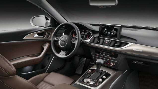 O câmbio é automático de seis marchas | <a href="https://beta-develop.quatrorodas.abril.com.br/noticias/fabricantes/audi-traz-novo-a6-allroad-quattro-ao-brasil-731644.shtml" rel="migration">Leia mais</a> O câmbio é automático de seis marchas | <a href="https://beta-develop.quatrorodas.abril.com.br/noticias/fabricantes/audi-traz-novo-a6-allroad-quattro-ao-brasil-731644.shtml" rel="migration">Leia mais</a>