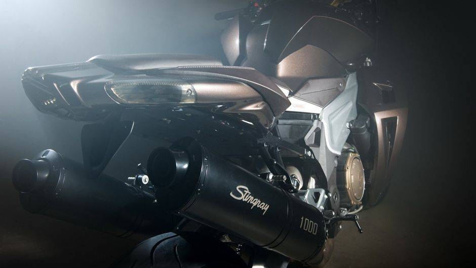 O nome do modelo faz alus&atilde;o ao rec&eacute;m-lan&ccedil;ado Corvette Stingray | <a href="https://beta-develop.quatrorodas.abril.com.br/moto/noticias/vilner-customiza-aprilia-tuono-731669.shtml" rel="migration">Leia mais</a>