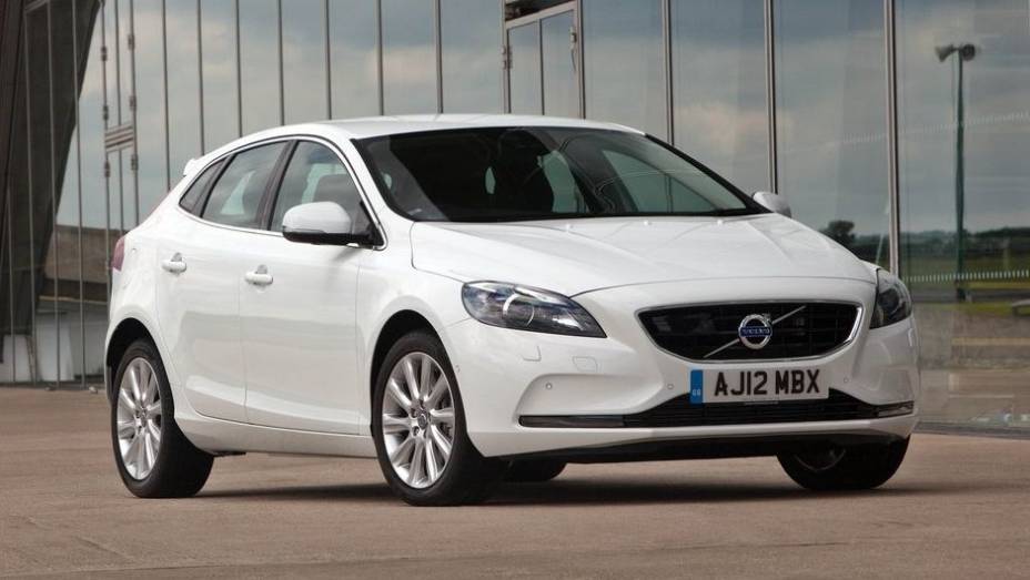 CARRO DO ANO - Volvo V40 | <a href="https://beta-develop.quatrorodas.abril.com.br/noticias/mercado/finalistas-premio-carro-mundial-2013-sao-revelados-732525.shtml" rel="migration">Leia mais</a>