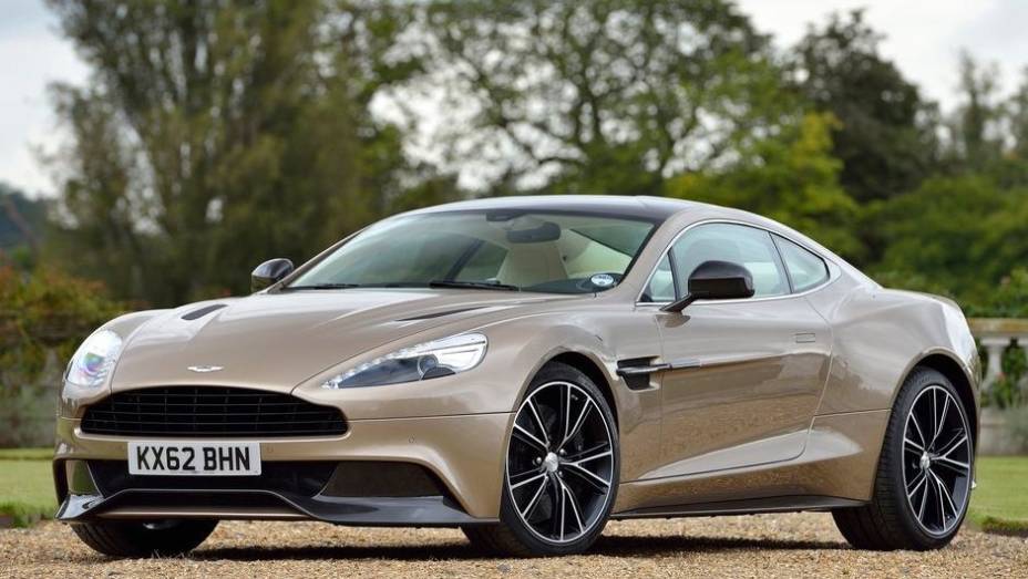 CARRO DE PERFORMANCE - Aston Martin Vanquish | <a href="https://beta-develop.quatrorodas.abril.com.br/noticias/mercado/finalistas-premio-carro-mundial-2013-sao-revelados-732525.shtml" rel="migration">Leia mais</a>