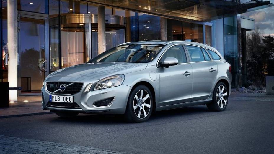 CARRO "VERDE" - Volvo V60 Plug-in Hybrid Diesel | <a href="https://beta-develop.quatrorodas.abril.com.br/noticias/mercado/finalistas-premio-carro-mundial-2013-sao-revelados-732525.shtml" rel="migration">Leia mais</a>