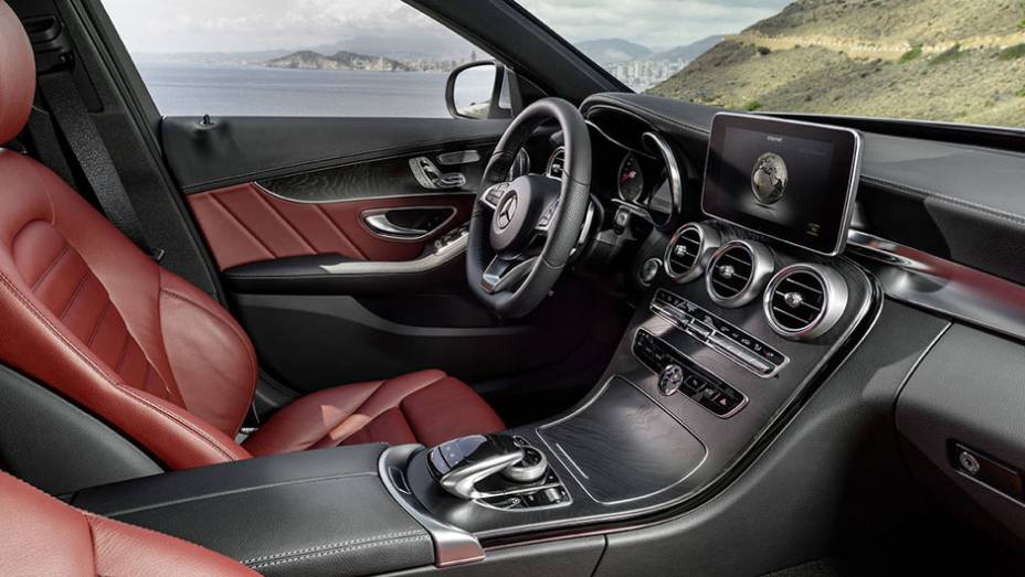 Futuramente, o sed&atilde; ganhar&aacute; novas op&ccedil;&otilde;es de motoriza&ccedil;&atilde;o, inclusive a diesel | <a href="https://beta-develop.quatrorodas.abril.com.br/noticias/saloes/detroit-2014/mercedes-benz-apresenta-novo-classe-c-769335.shtml" rel="migration">Leia mais</a>