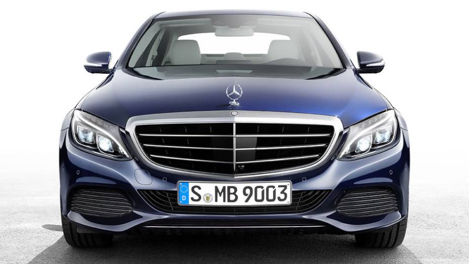 O sedã chega ao mercado brasileiro no segundo semestre deste ano, a tempo de ser a estrela da marca no Salão do Automóvel de São Paulo | <a href="https://beta-develop.quatrorodas.abril.com.br/noticias/saloes/detroit-2014/mercedes-benz-apresenta-novo-classe-c-769335.sht" rel="migration"></a> O sedã chega ao mercado brasileiro no segundo semestre deste ano, a tempo de ser a estrela da marca no Salão do Automóvel de São Paulo | <a href="https://beta-develop.quatrorodas.abril.com.br/noticias/saloes/detroit-2014/mercedes-benz-apresenta-novo-classe-c-769335.sht" rel="migration"></a>