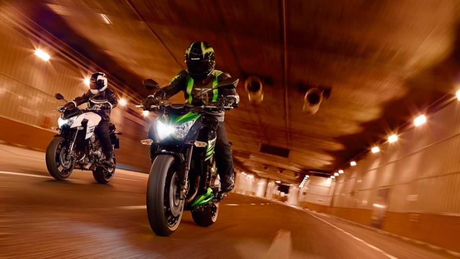 A Kawasaki confirmou a chegada da nova geração da Z800 ao Brasil | <a href="https://beta-develop.quatrorodas.abril.com.br/moto/noticias/kawasaki-traz-nova-z800-ao-brasil-732675.shtml" rel="migration">Leia mais</a>