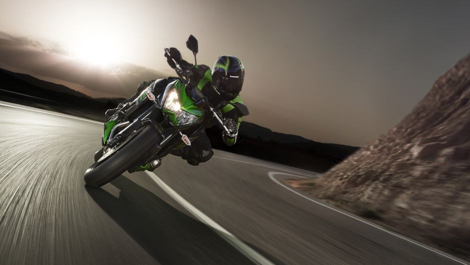 Lan&ccedil;ada no final do ano passado, durante o Sal&atilde;o de Col&ocirc;nia, a moto revitaliza a linha Z da fabricante japonesa com novidades no design | <a href="%20https://beta-develop.quatrorodas.abril.com.br/moto/noticias/kawasaki-traz-nova-z800-ao-brasil-732675.shtml" rel="migration">Leia mais</a>
