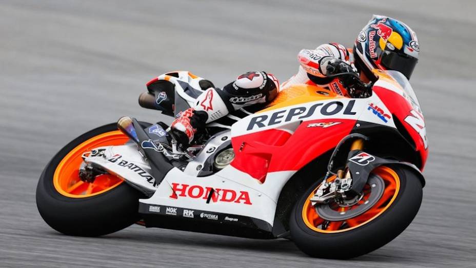 Dani Pedrosa foi o mais rápido na primeira sessão de testes de pré-temporada da MotoGP | <a href="https://beta-develop.quatrorodas.abril.com.br/moto/noticias/motogp-pedrosa-lidera-primeiro-dia-testes-732984.shtml" rel="migration">Leia mais</a>